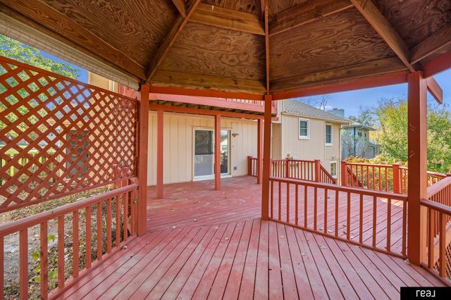 1002 Cumberland Court, Papillion, NE 68046