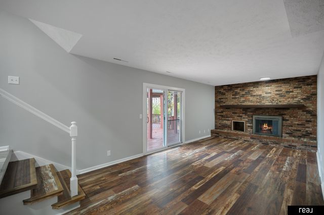 1002 Cumberland Court, Papillion, NE 68046