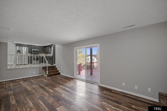 1002 Cumberland Court, Papillion, NE 68046