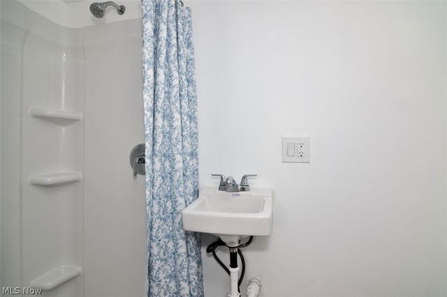 1243 Avondale Road, South Euclid, OH 44121