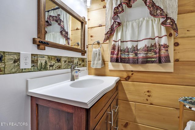 299 Anderson Tinch Ave, Jamestown, TN 38556