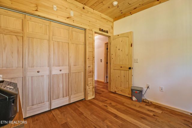 299 Anderson Tinch Ave, Jamestown, TN 38556