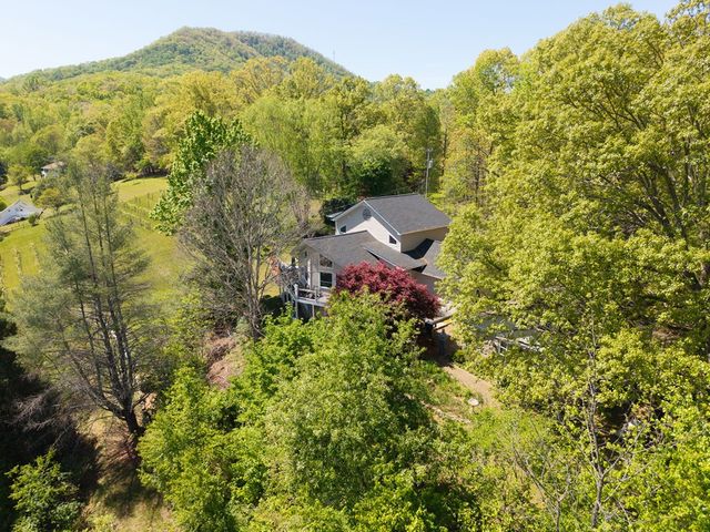 19 Bynum Penland Road, Hayesville, NC 28904