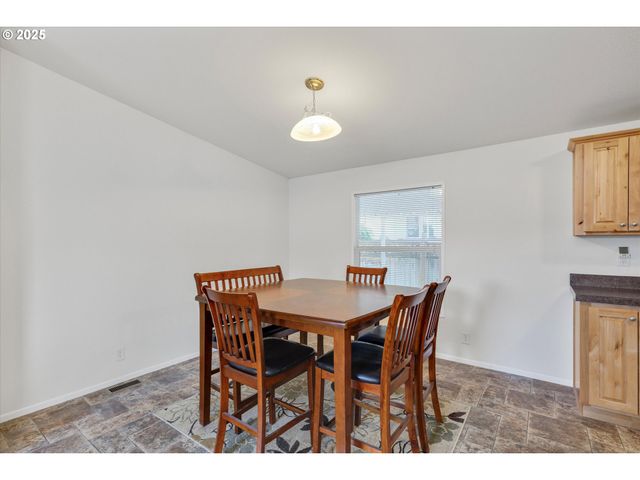 21100 Ne SANDY Blvd 39, Fairview, OR 97024