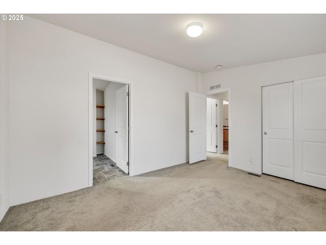 21100 Ne SANDY Blvd 39, Fairview, OR 97024