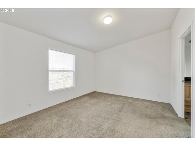 21100 Ne SANDY Blvd 39, Fairview, OR 97024