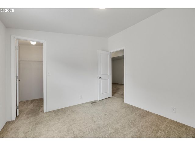 21100 Ne SANDY Blvd 39, Fairview, OR 97024