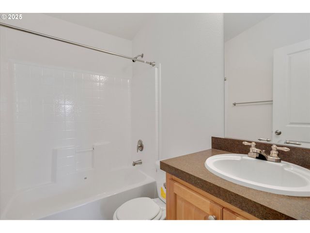 21100 Ne SANDY Blvd 39, Fairview, OR 97024