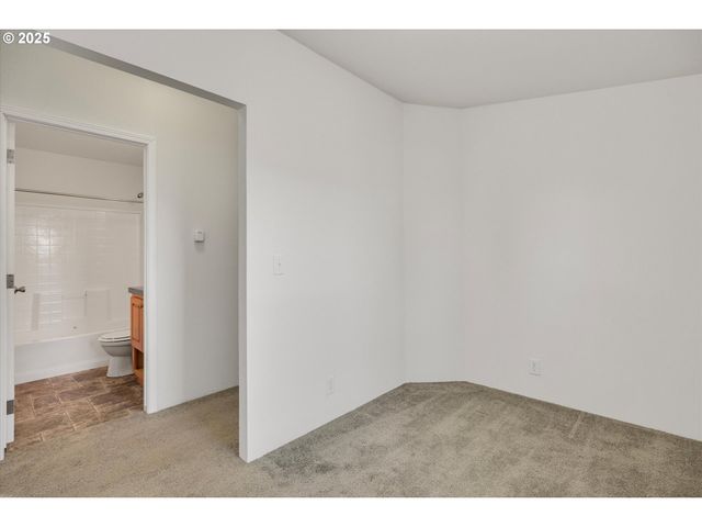 21100 Ne SANDY Blvd 39, Fairview, OR 97024