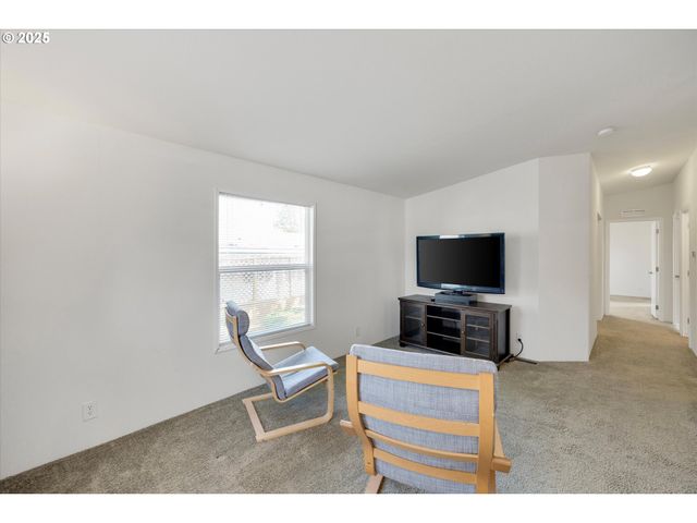 21100 Ne SANDY Blvd 39, Fairview, OR 97024