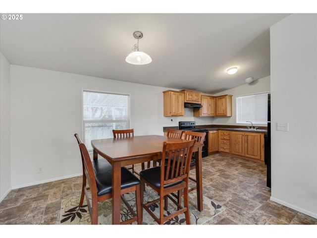 21100 Ne SANDY Blvd 39, Fairview, OR 97024