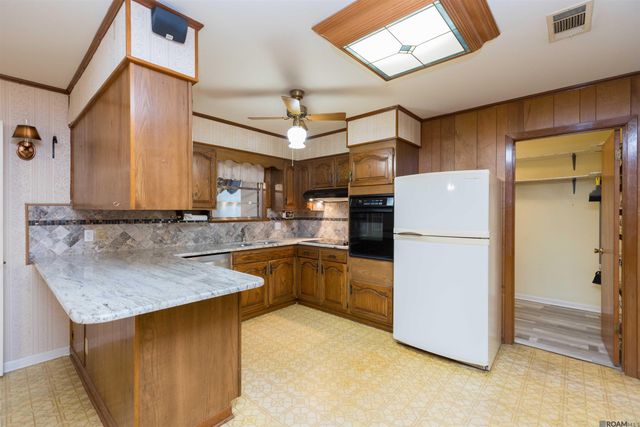 1160 Braeburn Dr, Baton Rouge, LA 70815