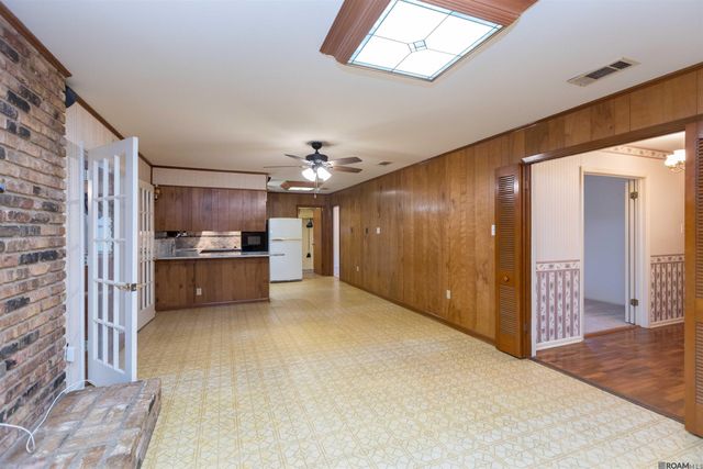 1160 Braeburn Dr, Baton Rouge, LA 70815