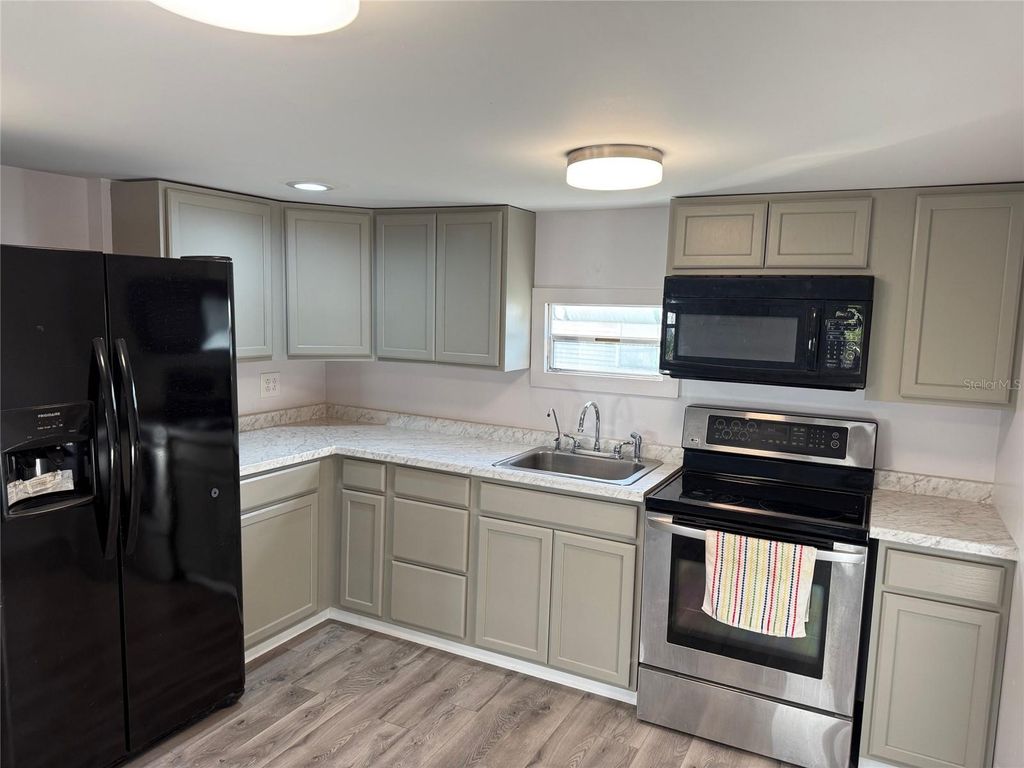 Image 9 of property listing at 6240 CONNECTICUT STREET, Zephyrhills, FL 33542