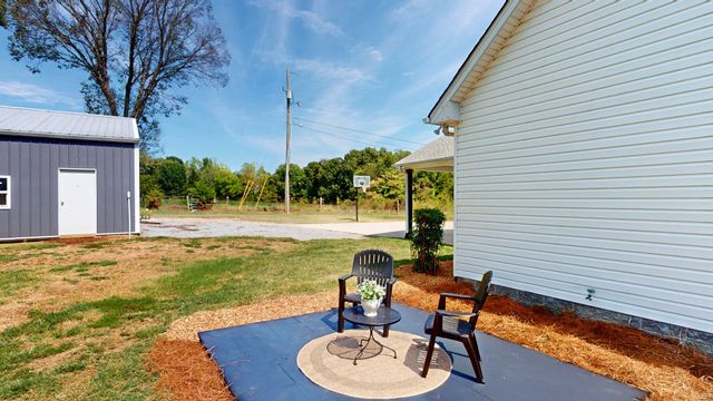305 Maxwell Branch Rd, Cottontown, TN 37048