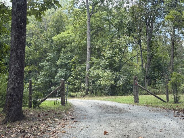 305 Maxwell Branch Rd, Cottontown, TN 37048