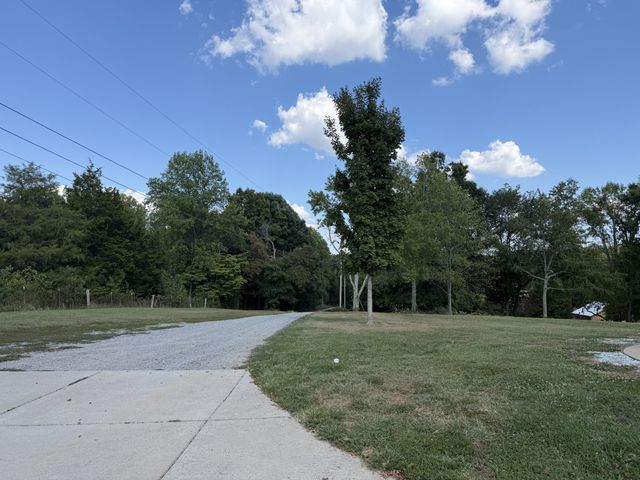 305 Maxwell Branch Rd, Cottontown, TN 37048