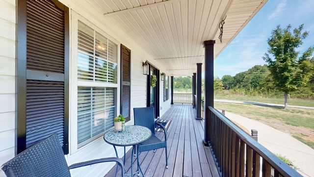 305 Maxwell Branch Rd, Cottontown, TN 37048