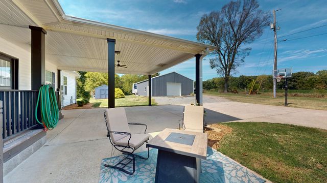 305 Maxwell Branch Rd, Cottontown, TN 37048