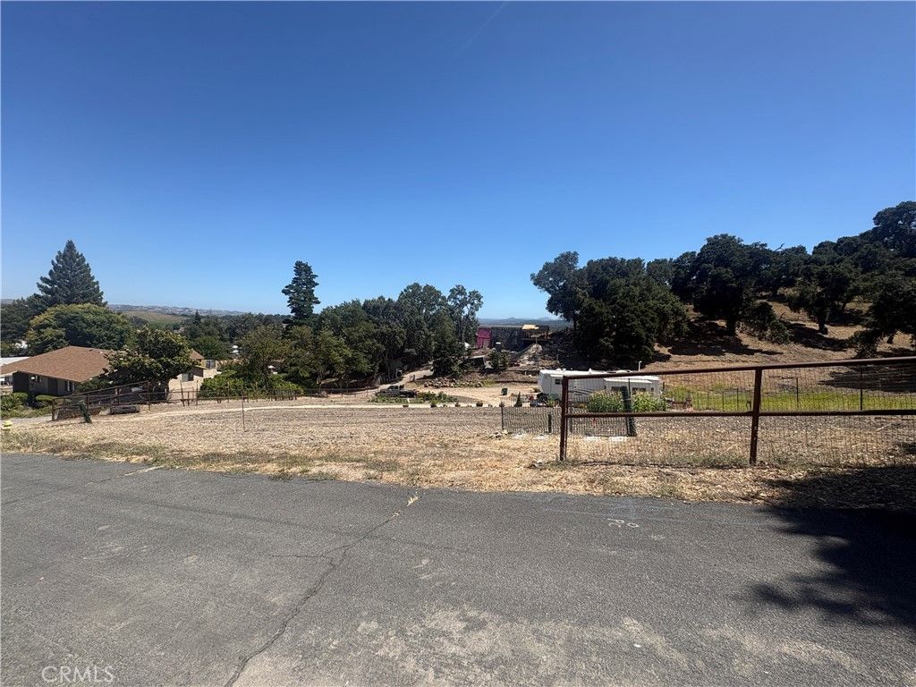 Image 6 of property listing at 357 Crum Road, Templeton, CA 93465