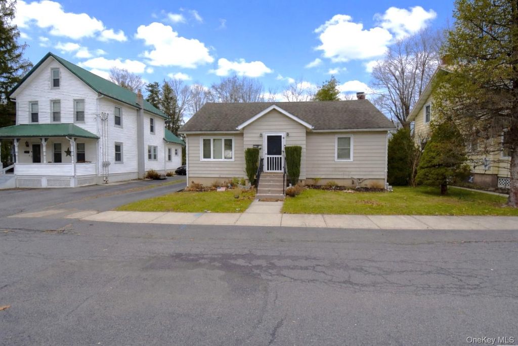 10 Bartlett Street, Ellenville, NY 12428
