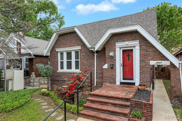 5533 Rosa Avenue, St Louis, MO 63109