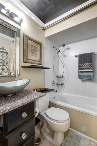 5533 Rosa Avenue, St Louis, MO 63109
