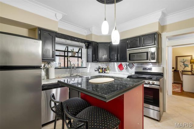 5533 Rosa Avenue, St Louis, MO 63109