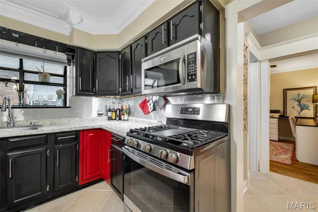 5533 Rosa Avenue, St Louis, MO 63109