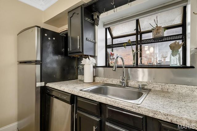 5533 Rosa Avenue, St Louis, MO 63109