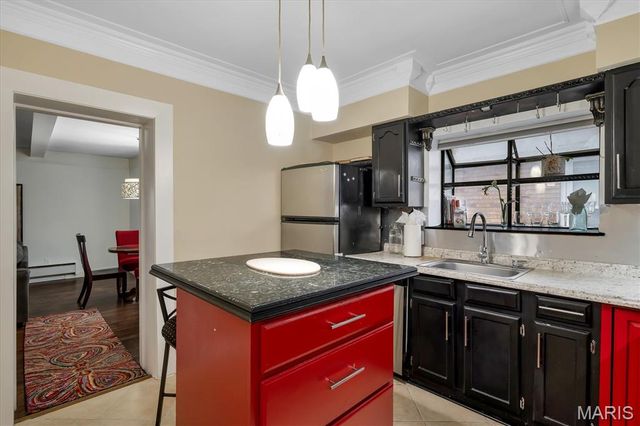 5533 Rosa Avenue, St Louis, MO 63109