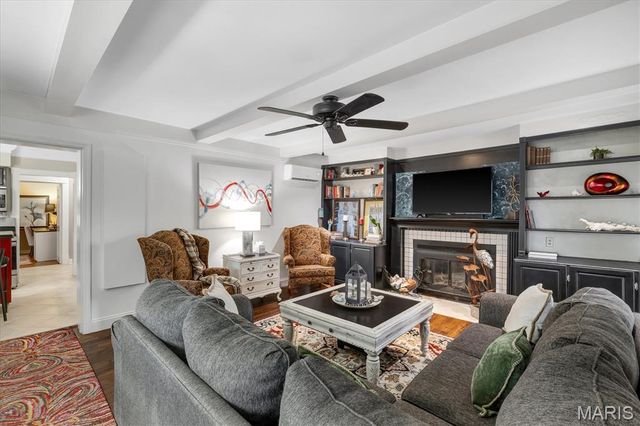 5533 Rosa Avenue, St Louis, MO 63109