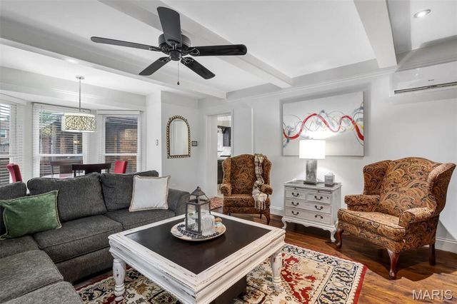 5533 Rosa Avenue, St Louis, MO 63109