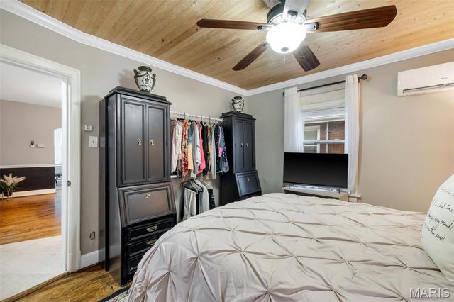 5533 Rosa Avenue, St Louis, MO 63109