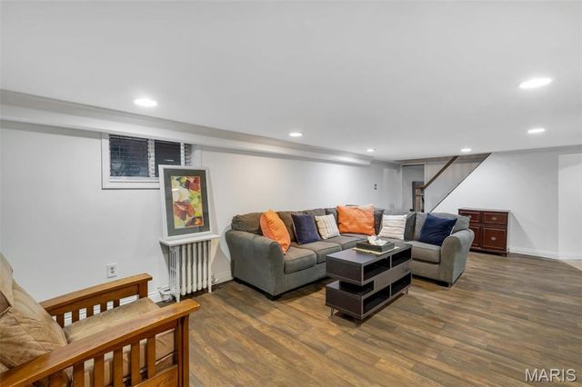 5533 Rosa Avenue, St Louis, MO 63109