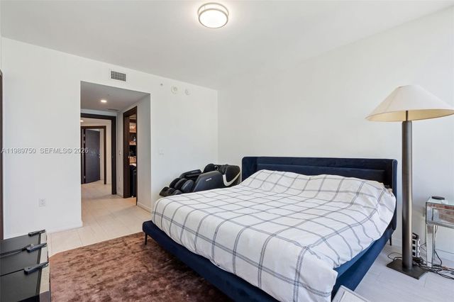 1000 Brickell Plz 2812, Miami, FL 33131