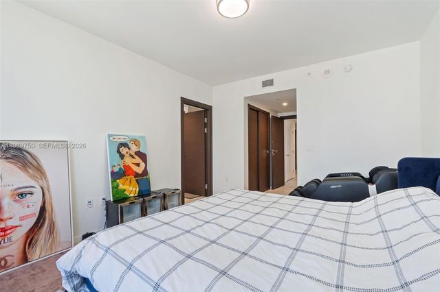 1000 Brickell Plz 2812, Miami, FL 33131