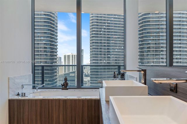 1000 Brickell Plz 2812, Miami, FL 33131