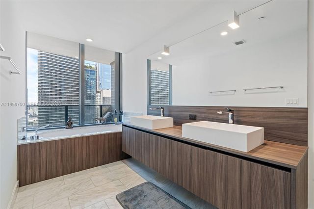 1000 Brickell Plz 2812, Miami, FL 33131