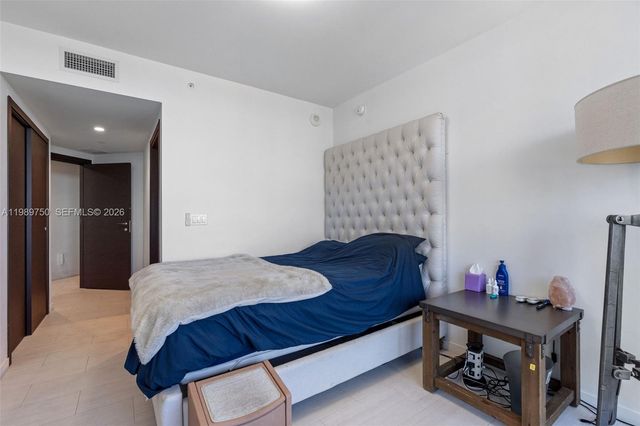 1000 Brickell Plz 2812, Miami, FL 33131