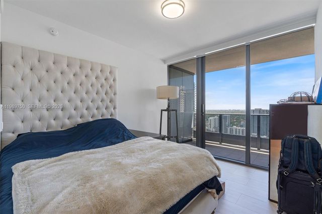 1000 Brickell Plz 2812, Miami, FL 33131