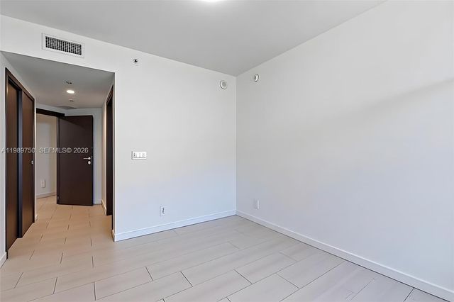 1000 Brickell Plz 2812, Miami, FL 33131