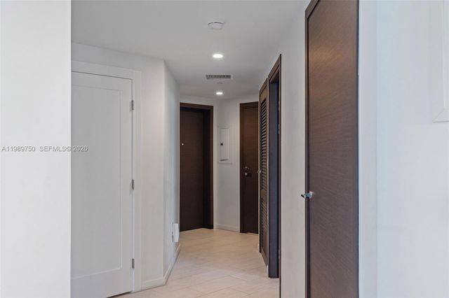 1000 Brickell Plz 2812, Miami, FL 33131