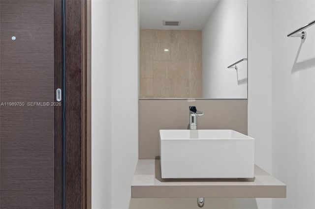 1000 Brickell Plz 2812, Miami, FL 33131