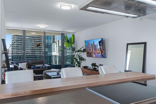 1000 Brickell Plz 2812, Miami, FL 33131