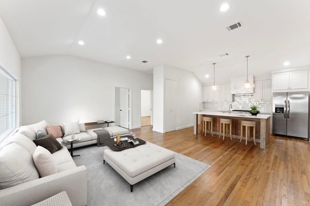 2118 Wakefield Drive, Houston, TX 77018