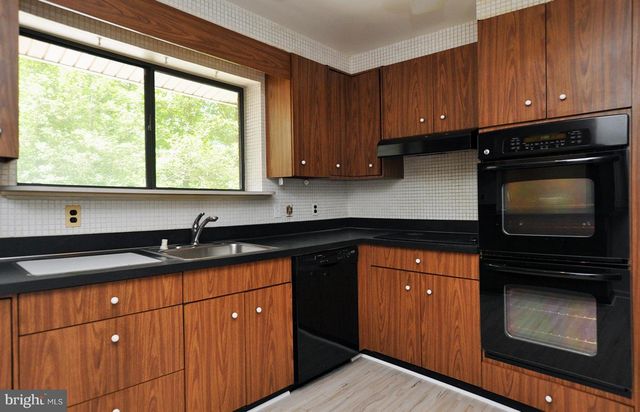 7024 RICHARD DR, Bethesda, MD 20817