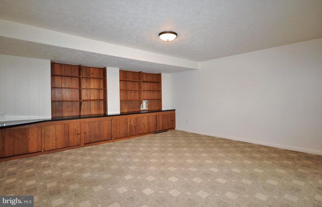 7024 RICHARD DR, Bethesda, MD 20817