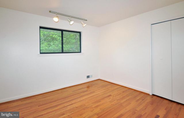7024 RICHARD DR, Bethesda, MD 20817