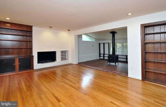 7024 RICHARD DR, Bethesda, MD 20817
